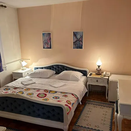 Hondo Rooms&apartments 2*