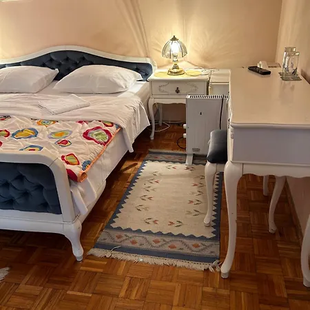Hondo & Guest house