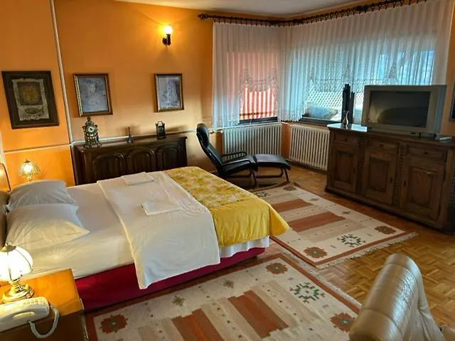 Casa de hóspedes Hondo & 2*